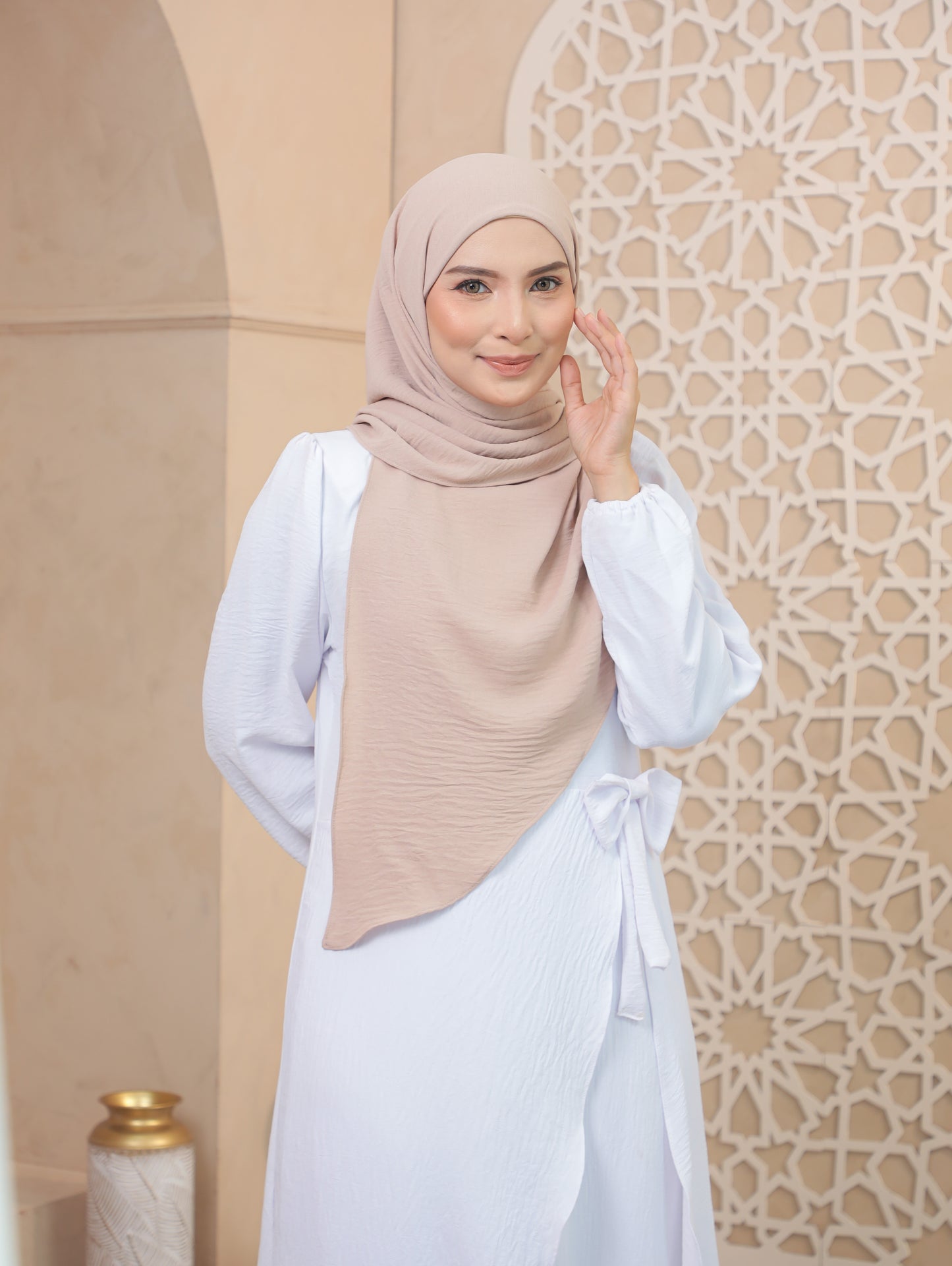 Trishawl in Beige