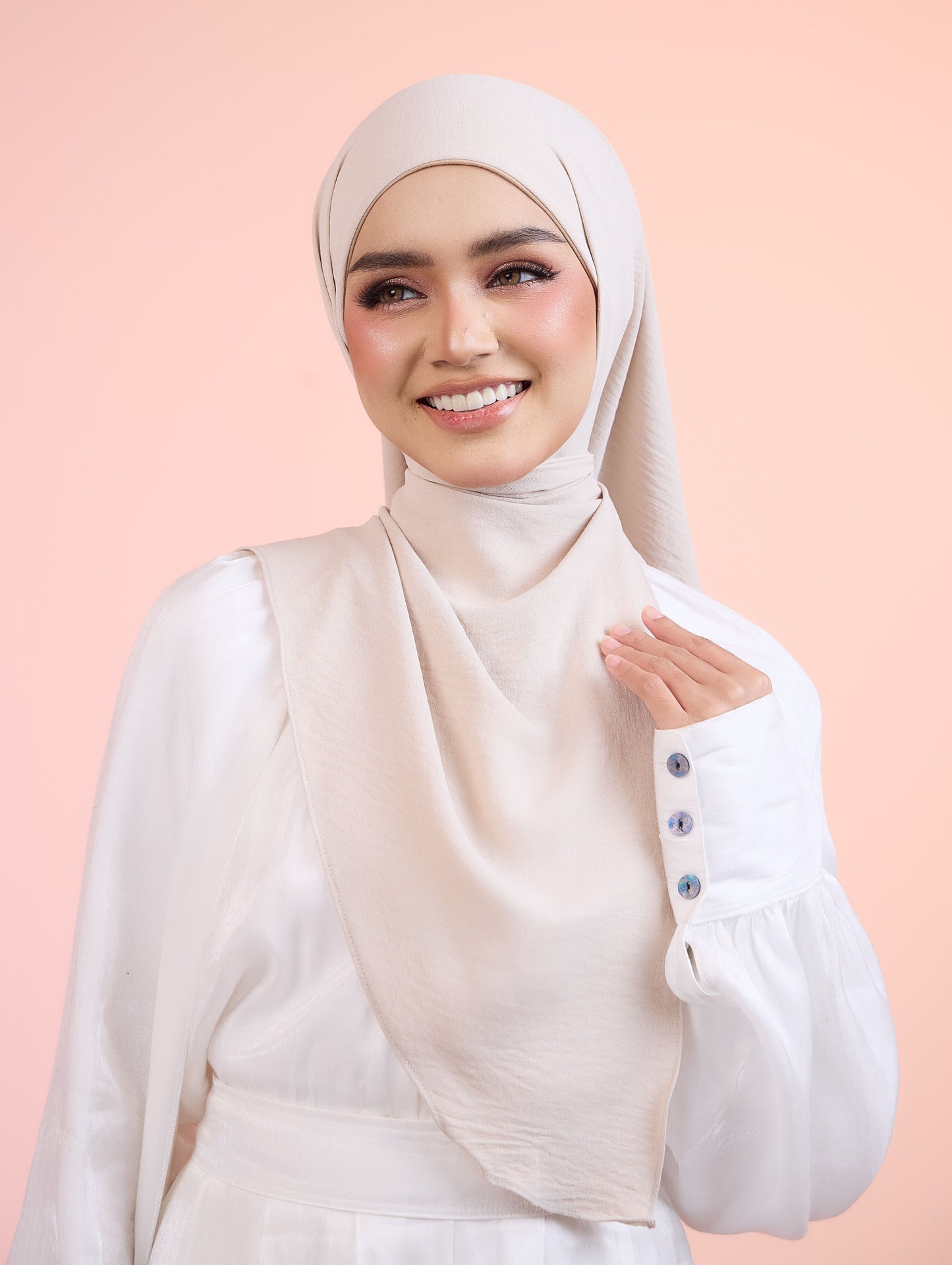 Trishawl Crinkle 2.0 in Beige