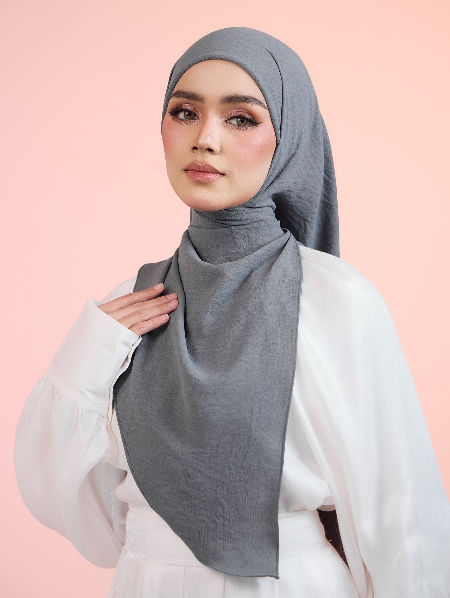 Trishawl Crinkle 2.0 in Cool Grey
