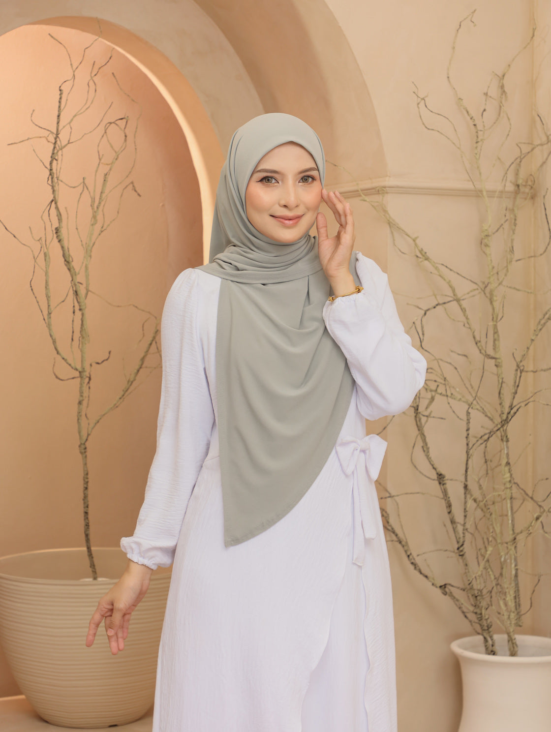 Bawal Lazy Premium Mosscrepe in Silver