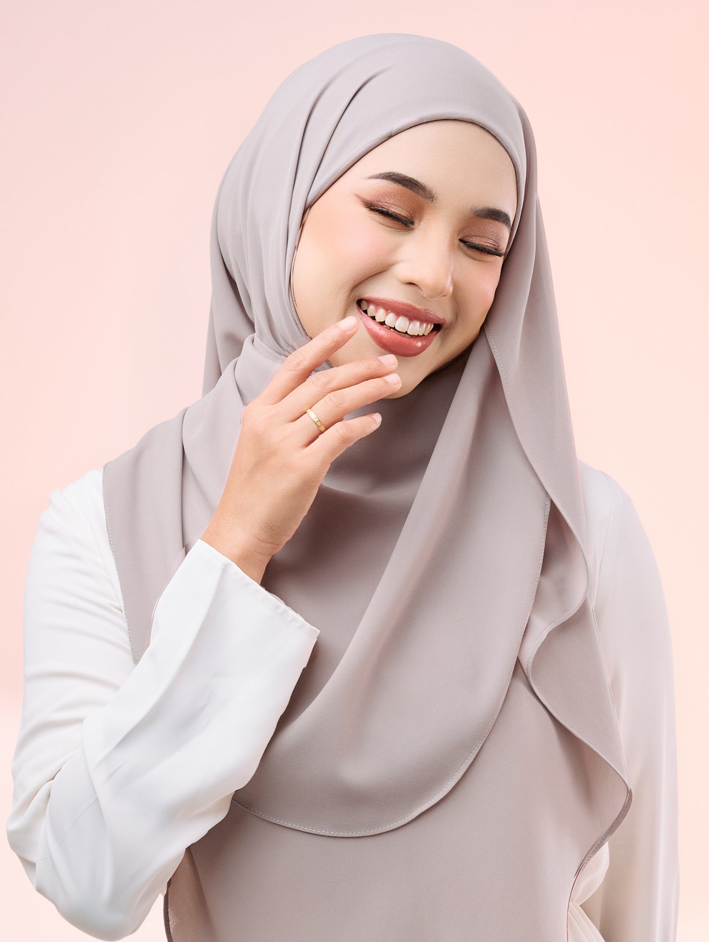 SNÄP Shawl in Taupe