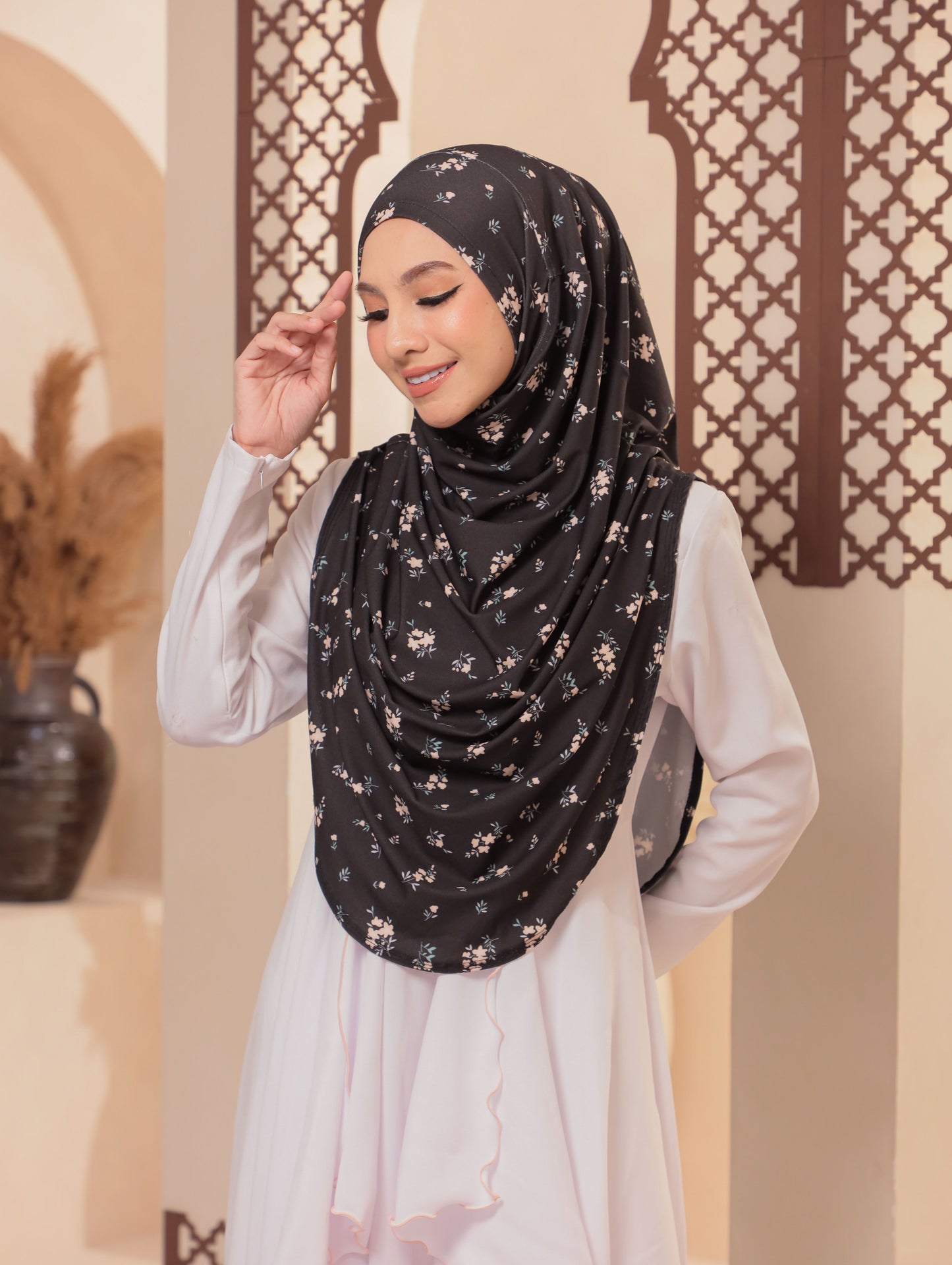 Zoya Labuh Bunga Series in Black