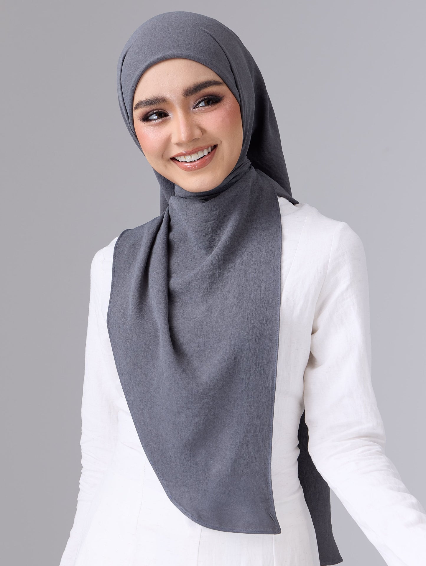 Trishawl Crinkle 2.0 in Storm Grey