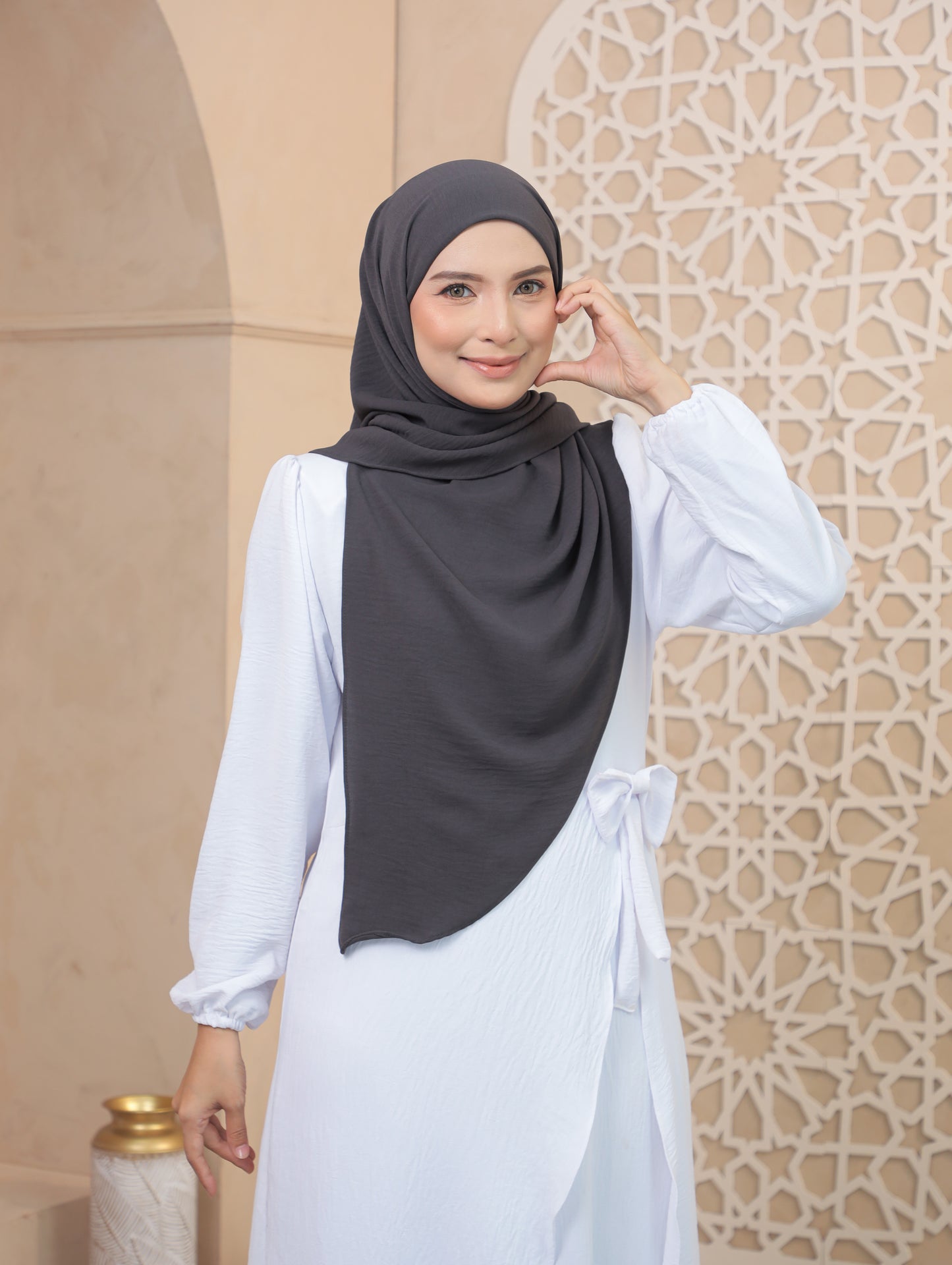 Trishawl in DarkGrey