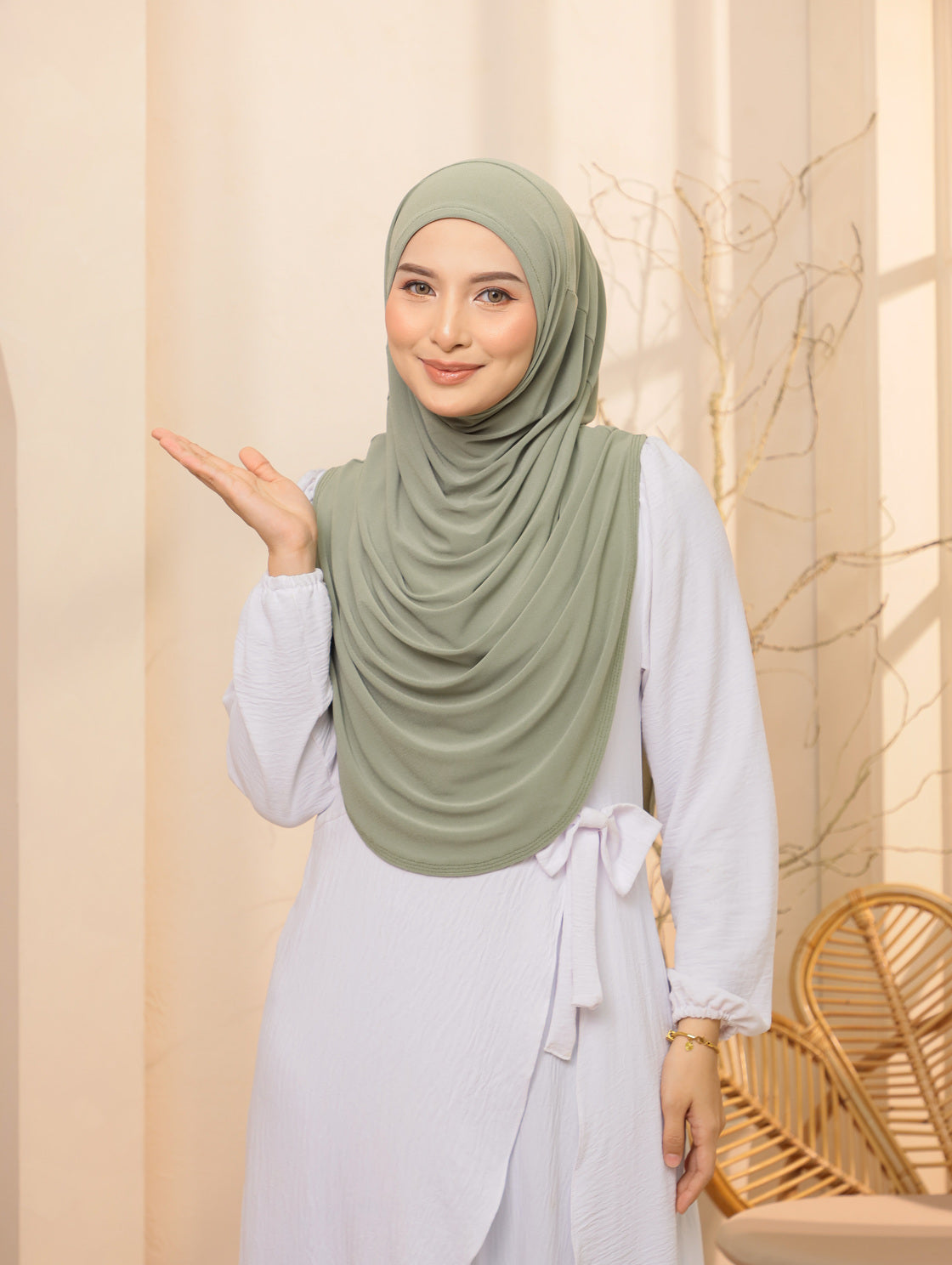 Zoya Labuh in Pistachio