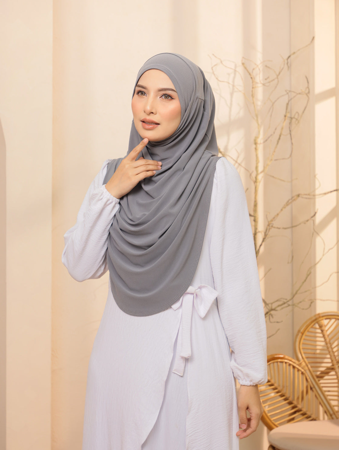 Zoya Labuh in CoolGrey