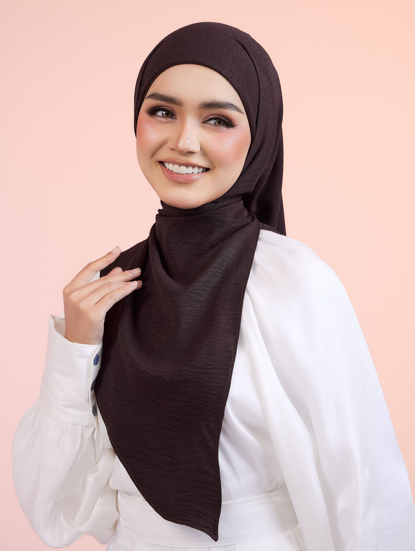 Trishawl Crinkle 2.0 in Cacao Noir