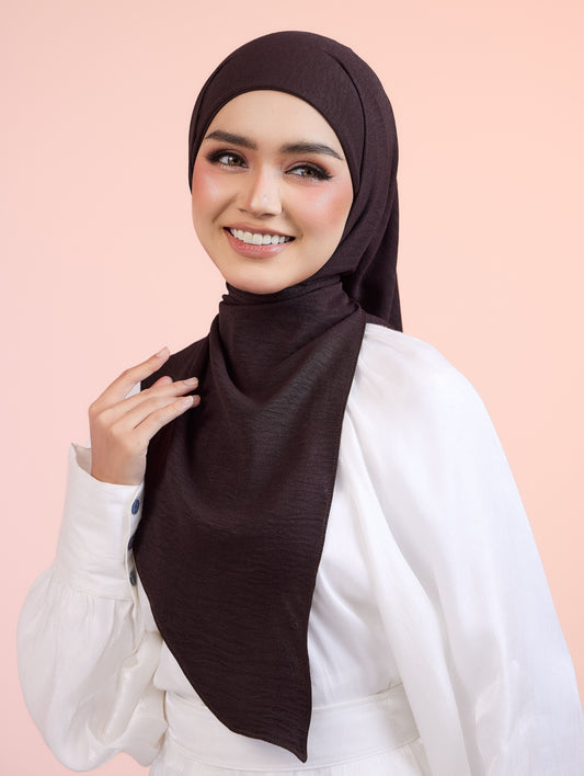 Trishawl Crinkle 2.0 in Cacao Noir