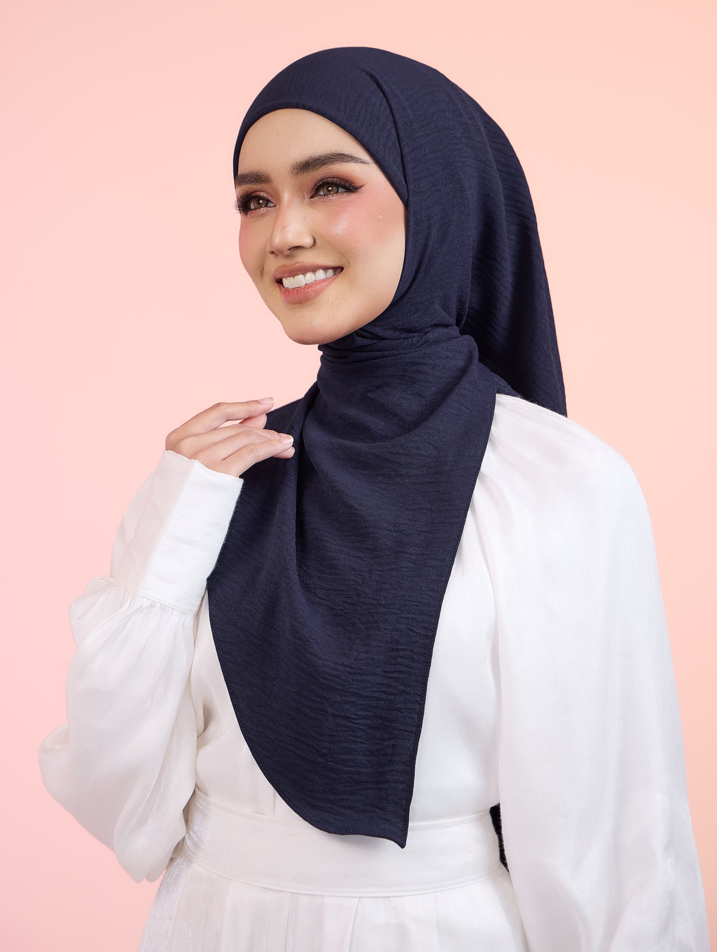 Trishawl Crinkle 2.0 in Blue Ink