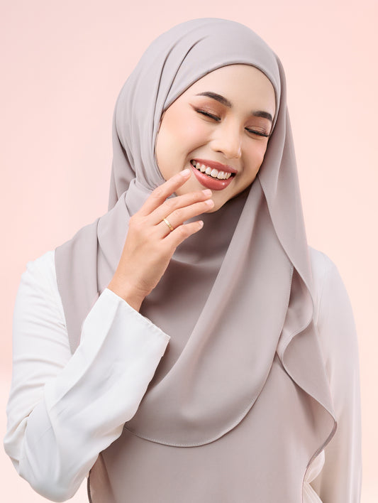 SNÄP Shawl in Taupe