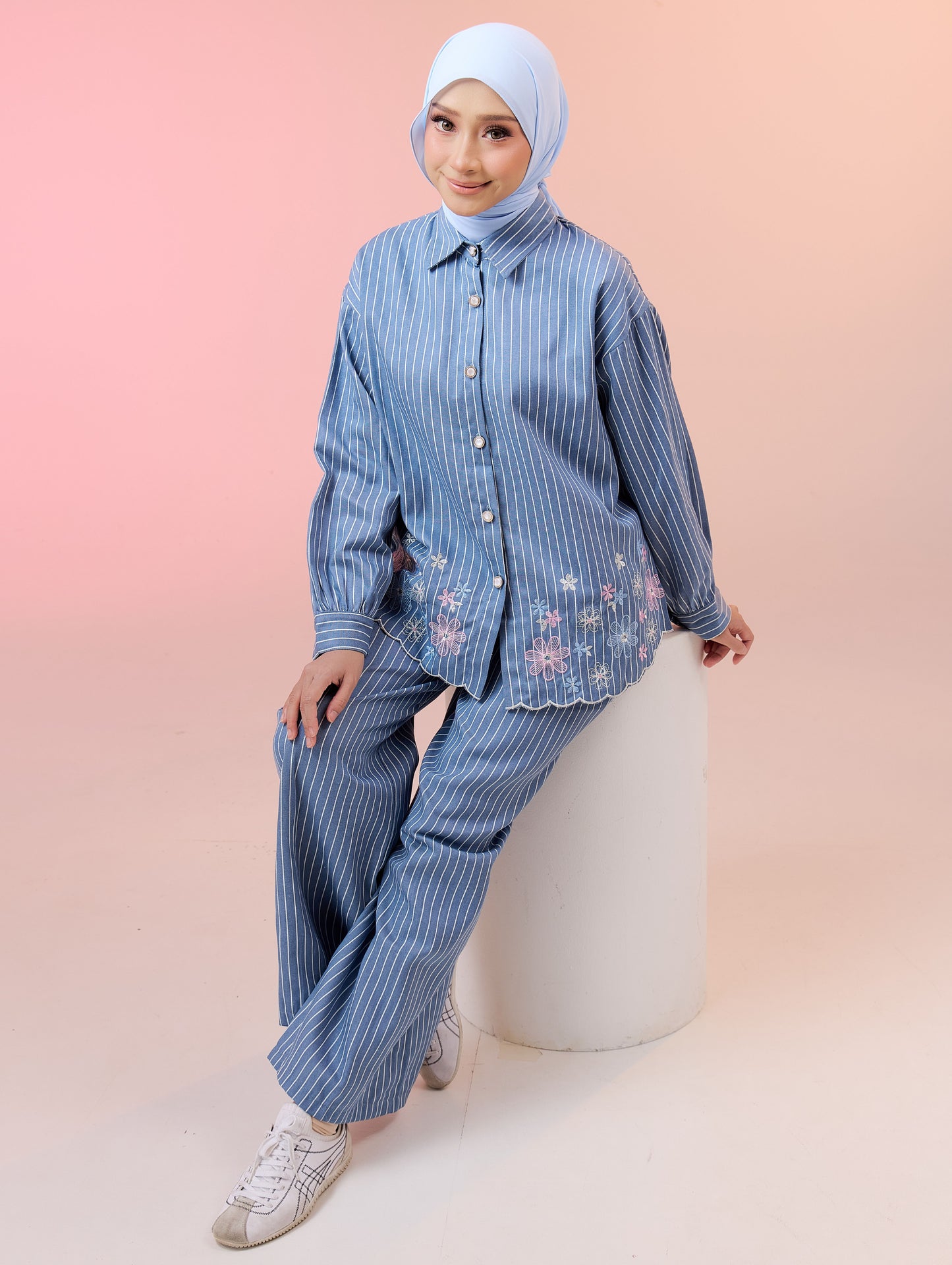 Delaila Denim Pants Set in Light Wash